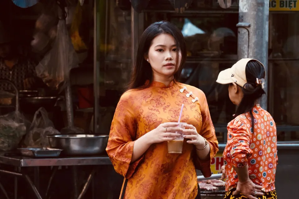 Đầu bếp đang chuẩn bị món