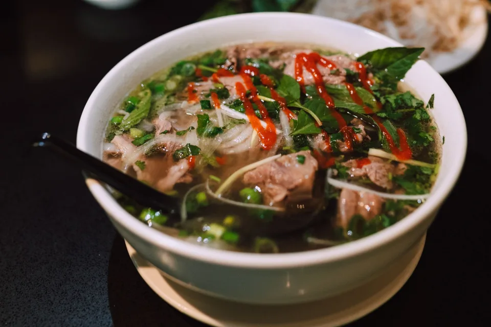 Bếp nấu món nóng
